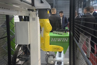 HIWIN 2 LT-T s robotem Fanuc LR Mate 200iD detail