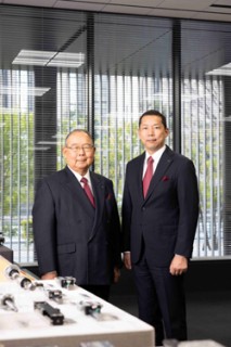 foto 2 Mr. Akihiro Teramachi THK Chairman and CEO left and Mr. Takashi Teramachi THK President and COO